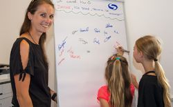 Auf der Gästetafel durften sich Klein und Groß verewigen - nochmal DANKE, für eure 'Technik, die verbindet!'