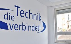 Der Umbau ging schnell voran und schon bald zog auch optisch die Technik, die verbindet ein. Jetzt also schöne Ein- und Ausblicke