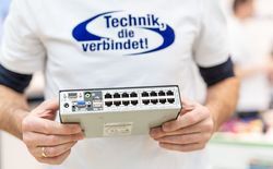 Zu den innovativen KVM over IP Lösungen zählt auch die AdderView CATxIP Serie von Adder. Der IP-KVM Switch bietet einen lokalen Benutzer und einen remote Benutzer über IP ist als 8 Port und 16 Port Version erhältlich sowie in einer Höheneinheit im Schrank montierbar. 