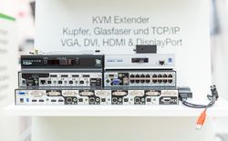 Egal welche Übertragungstechnologie (Kupfer, Glasfaser, TCP/IP) oder welches Übertragungssignal (VGA, DVI, HDMI, DisplayPort), Adder bietet für jede Kombination eine optimale Lösung.