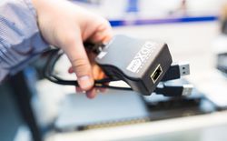 Das Anschlussmodul DDX-DP-CAM für DisplayPort Video und USB Geräte mit RJ-45 Anschluss für den neuen DDX30 KVM Switch.