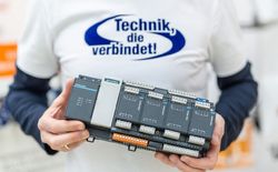 Zum Hingucker bei der Messe avancierte die wireless Remote I/O Unit ADAM-3600. Das intelligente Remote-Terminal-Gerät mit mehreren Wireless-Funktionen, mehreren E / A-Optionen, einem breitem Temperaturbereich und einem flexiblen Kommunikationsprotokoll für Öl-, Gas- und Wasseranwendungen ist ideal für alle abgelegenen, unwirtlichen Regionen mit einer Vielzahl an ferngesteuerten Geräten.