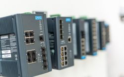 Die industriellen Netzwerkswitches sind ein stark wachsender Bereich bei Advantech. Ob klein oder groß, viele oder wenige Ports, unmanaged oder managed, Profinet oder Modbus, ... die Lösungen sind beinahe nicht enden-wollend. Die Switche sind auf hohe Sicherheit und Langlebigkeit ausgelegt und eignen sich für den Einsatz in geschäftskritischen Umgebungen.