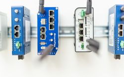 Am Messepult präsentiert wurden natürlich die Advantech Highlights, wozu bei den Mobilfunkroutern auf jeden Fall (v.l.n.r.) der neue ICR-3200, der SmartFlex und der LR77 v2 gehören. 