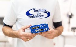 Mehr Leistung, mehr Funktionen, mehr Ideen verspricht der SmartFlex Router von Advantech.
Er kann zum Beispiel genutzt werden, 
um an entfernten Standorten, wo Kabelverbindungen nicht praktikabel wären, oder für mobile Anwendungen Wireless-Konnektivität bereitzustellen.