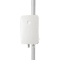 cnPilot e700 Outdoor Wi-Fi Access Point mit einer Mu-MiMo Omni-Antenne von Cambium Networks montiert