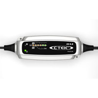 XS 0.8 Batterie Ladegerät von CTEK mit 0.8A und 12V für Blei-Säure Batterien.