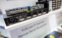 Die Secure KVM Switches von HighSecLabs sind dazu konzipiert, die höchstmögliche Trennung von Computern & Peripheriegeräten zu gewährleisten, wie dies von Regierungseinrichtungen, dem Militär, Finanzinstituten und ähnlichen sicherheitsbewussten Kunden gefordert wird.