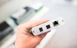 Der USB-Extender liefert standardisierte 500mA USB Stromversorgung, womit der Einsatz von USB-Geräten bei industriellen, medizinischen, kommerziellen oder anderen Anwendungen um ein Vielfaches erleichtert wird.