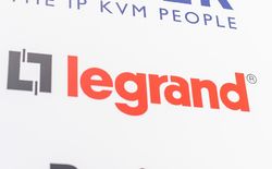 Durch die Übernahme von Raritan durch die Legrand-Gruppe hat die Zusammenarbeit eine langfristige Zukunft, wie sie uns auch mit anderen Anbietern, wie dem KVM-Profi Adder Technology, verbindet.