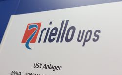 Riello UPS gehört mit über 30 Jahren Erfahrung zu den Kompetenzführern bei allem, was sich um unterbrechungsfreie Stromversorgung dreht.