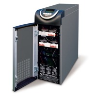 Offene Vorderseite der Multi Sentry MCT 10 Online USV Anlage von Riello UPS.