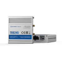 TRB245 industrielles LTE Cat 4 M2M Gateway von Teltonika stehend