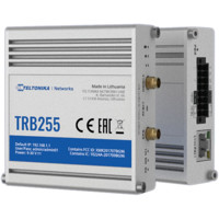 TRB255 4G LTE (Cat M1) und NB-IoT M2M Gateway von Teltonika stehend