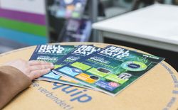 Einen druckfrischen Auftritt hatte das Magazin gleich im Mai auf der SMART Automation, der Fachmesse für die industrielle Automatisierung, in Linz.