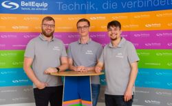 Die Messewand zeigte sich aber ideal für das Shooting der Kleingruppen, wie dem Support- und Technikteam: Stefan Breiteneder, Mario Diesner und Joshua Fazakas.