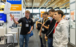 Schülerbesuch bei BellEquip auf der All About Automation 2026