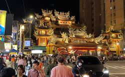 ... eine Stadt, die einen faszinierenden Bogen zwischen taiwanesischer Tradition und weltweit geschätztem Hightech-Know-how bietet.