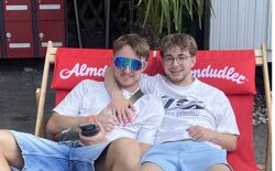 Nikki und Oli überlegten noch, ob sie nicht eine dritte Gruppe zum Ausrasten auf der Sonnenliege machen sollten. 