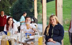 In freudiger Erwartung was nachher kommt, genossen Julia, Markus und Sonja die letzte Nagel-Partie vor der Grillpause. Dass der Hunger groß war zeigte, dass während des Essens niemand Zeit zum Fotografieren fand.