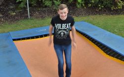 Neu dabei war auch unser Jüngster Christoph. Der HTL-Schüler mit BellNebenjob zeigt nicht nur am Trampolin, dass er zum Abheben bereit ist.