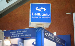 Drehender BellEquip-Würfel am Messestand auf der Smart Automation 2015