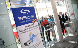 M2M Kommunikation-Schild von BellEquip auf der Smart Automation 2015