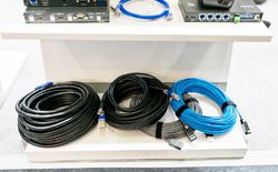 BellEquip POWER-DAYS 2017 - Kramer Electronics bietet Anschlusskabel für verschiedene Reichweiten und unterschiedlichste Signale bzw. Signalqualitäten.